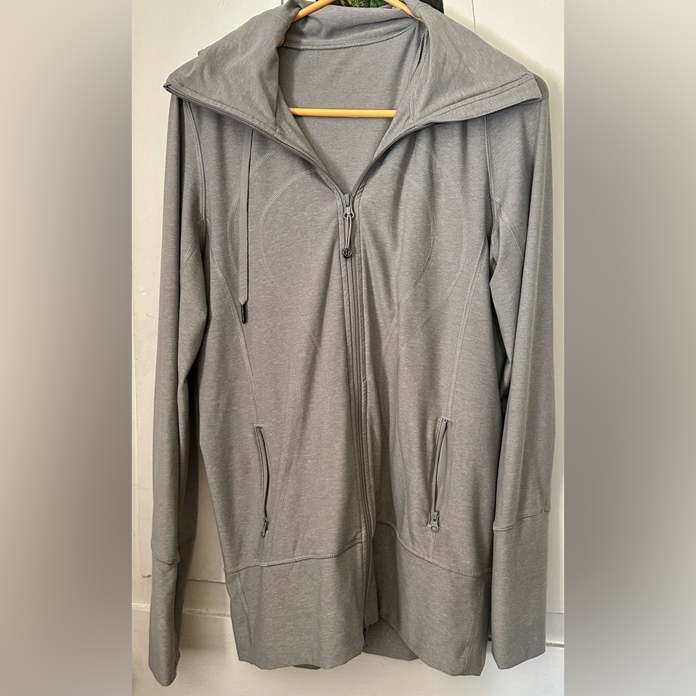 Women’s Lululemon zip up jacket with zip pockets
